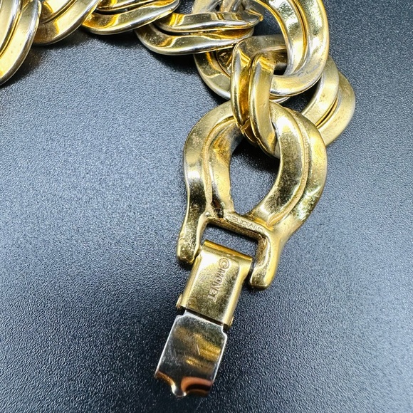 Vintage Signed Monet Gold Tone Bracelet Brooch And Necklace Set - Picture 9 of 12